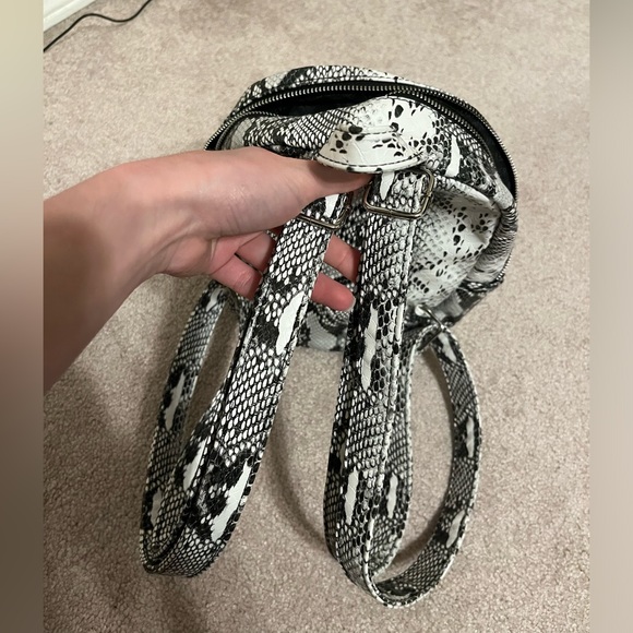 Brand New Rattlesnake Steve Madden Backpack - Picture 6 of 6